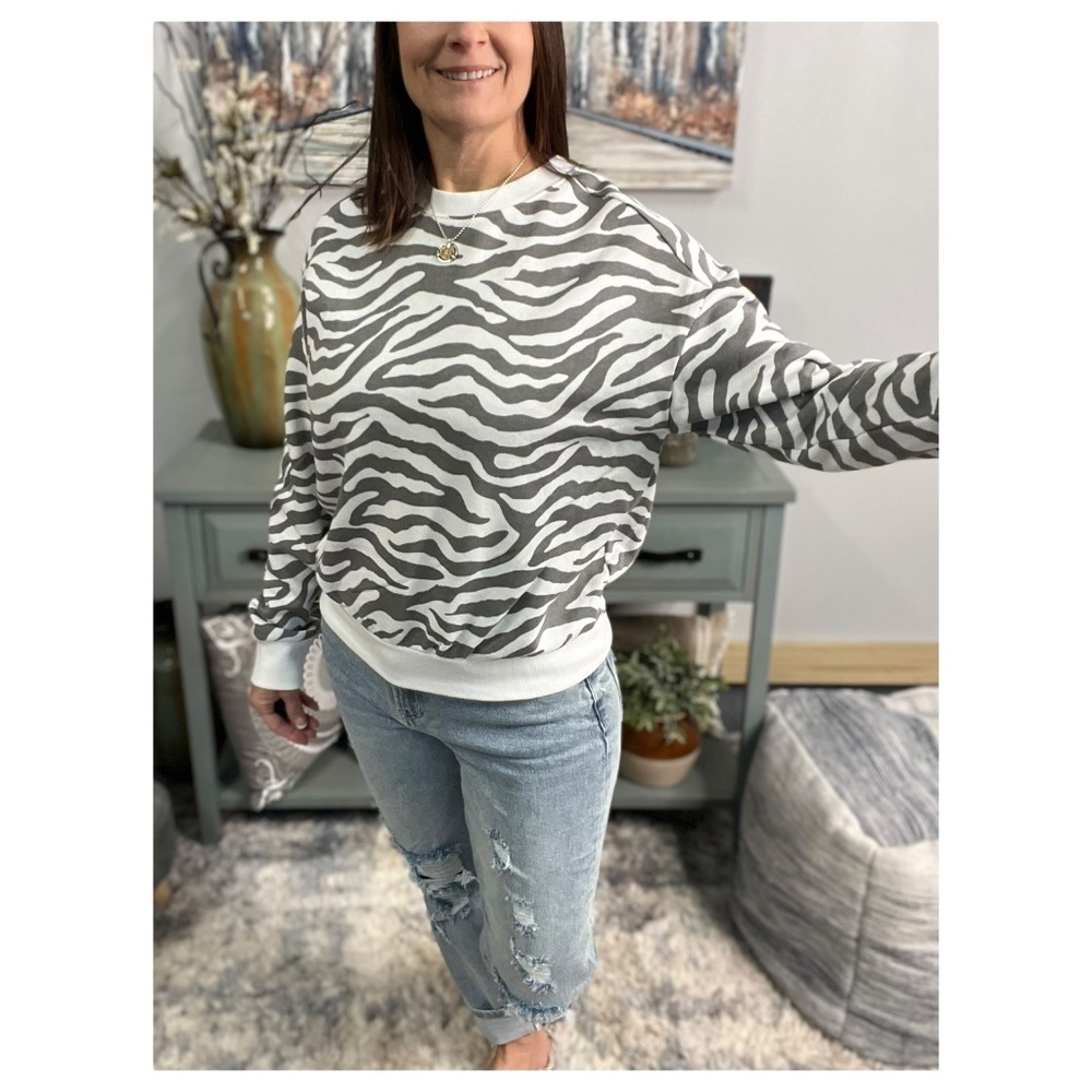 Zebra Sweatshirt White Gray Round Neck Banded Bottom Long Sleeve Animal Pullover - Picture 7 of 8